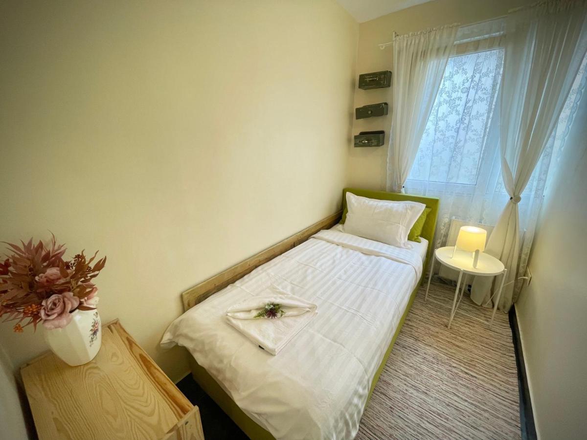 Perfect Place To Self Check In-24h-netflix-wifi Resita